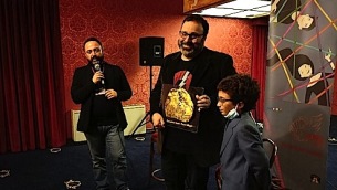 da sx: Giaanlorenzo Franzì e Massimiliano Bruno vincitore del Premio Paolo Villaggio