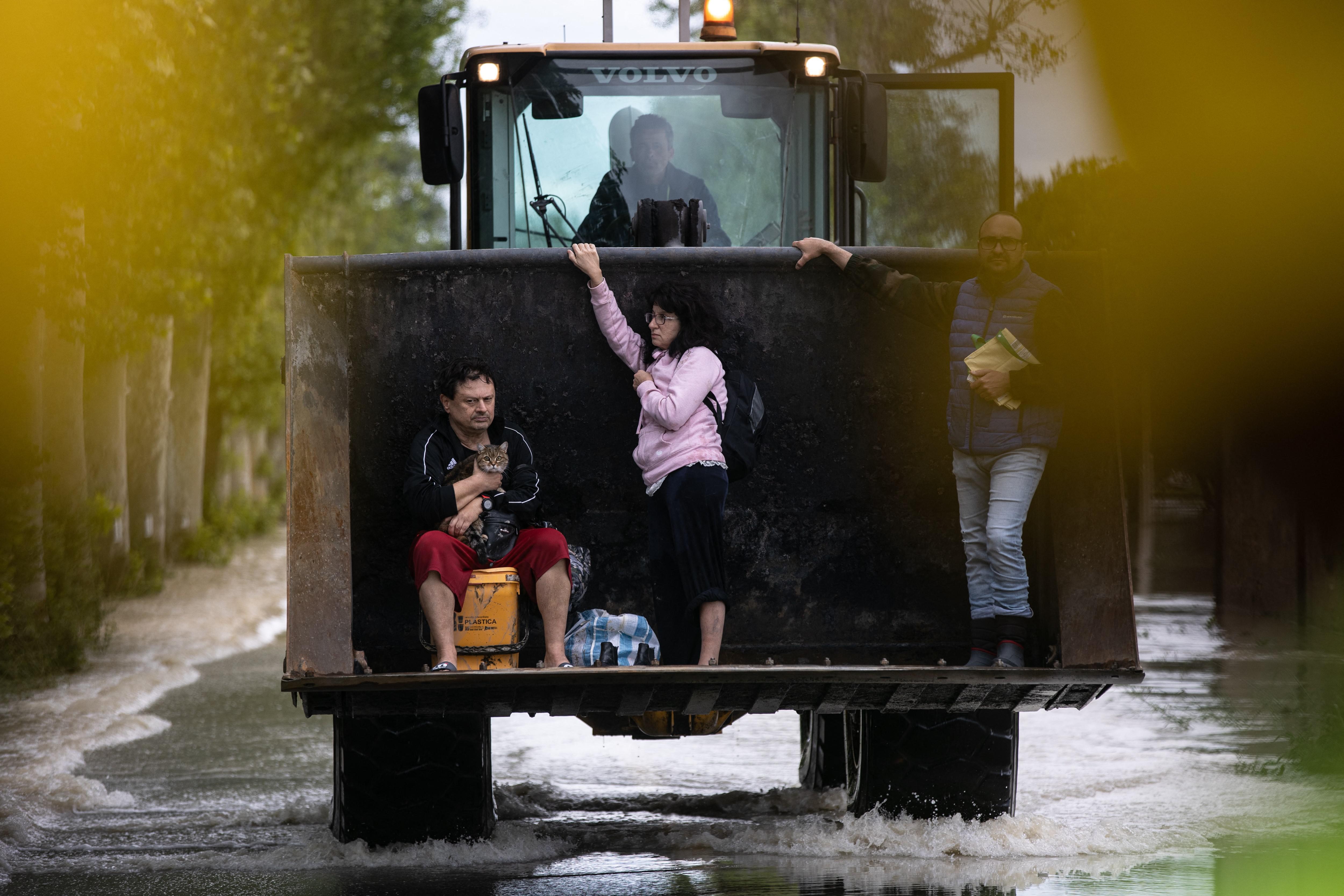 Alluvione Emilia Romagna, anche oggi allerta rossa e scuole chiuse