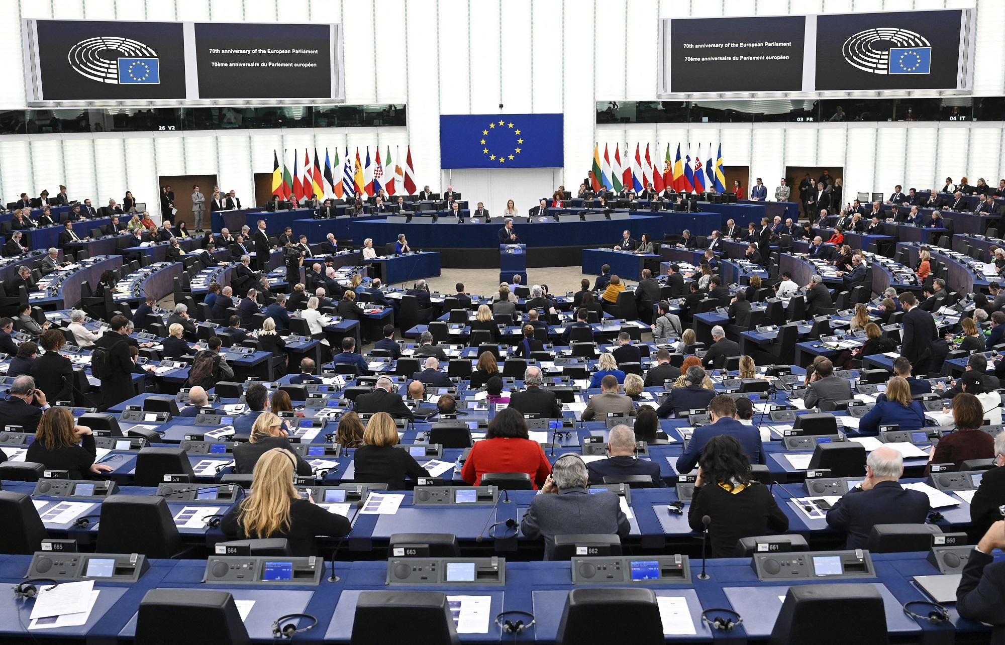Armi all'Ucraina, Ue respinge emendamenti contro uso fondi Pnrr