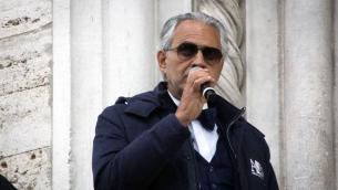 Bocelli: "A cavallo a Santa Marta di fronte al Papa, emozione unica"