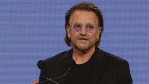 Bono 'boccia' gli U2: "Che imbarazzo le nostre canzoni"