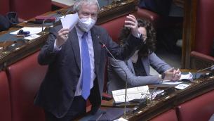 Borghi: "Il vaccino? Perché non chiedete a omosessuale se è sieropositivo?"