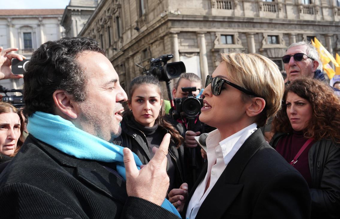 Botta e risposta Ricca-Pascale: che cosa si sono detti