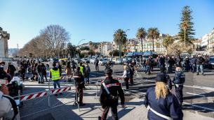 Campania zona rossa, altri divieti fino a 21 marzo: ordinanza De Luca