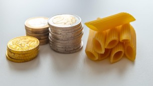 Caro spesa, prezzi pane e pasta al top: "Aumenti allarmanti"