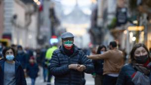 Covid Italia, più di 1 milione di contagi in 7 giorni: bollettino fa discutere