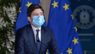 Covid, Speranza: "50 milioni per controlli gratuiti a guariti più colpiti dal virus"