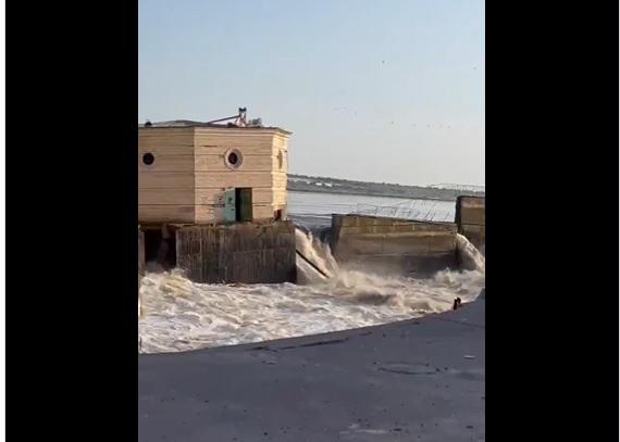Diga vicino a Kherson distrutta, scambio di accuse Ucraina-Russia