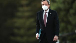 Draghi e il grido a Big Pharma: "Milioni muoiono senza vaccino"
