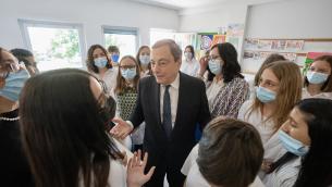 Draghi e la dedica alla moglie: "Senza Serena quante fesserie avrei fatto..