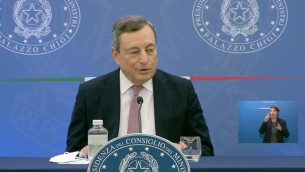Draghi: "Visto che bravi ministri? Governo bellissimo" - Video