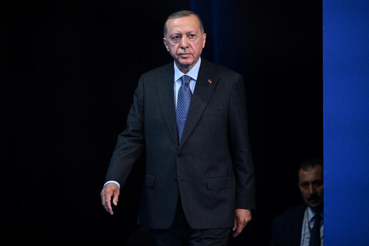 Erdogan apre a Finlandia nella Nato: "Ma non faccia gli errori della Svezia"