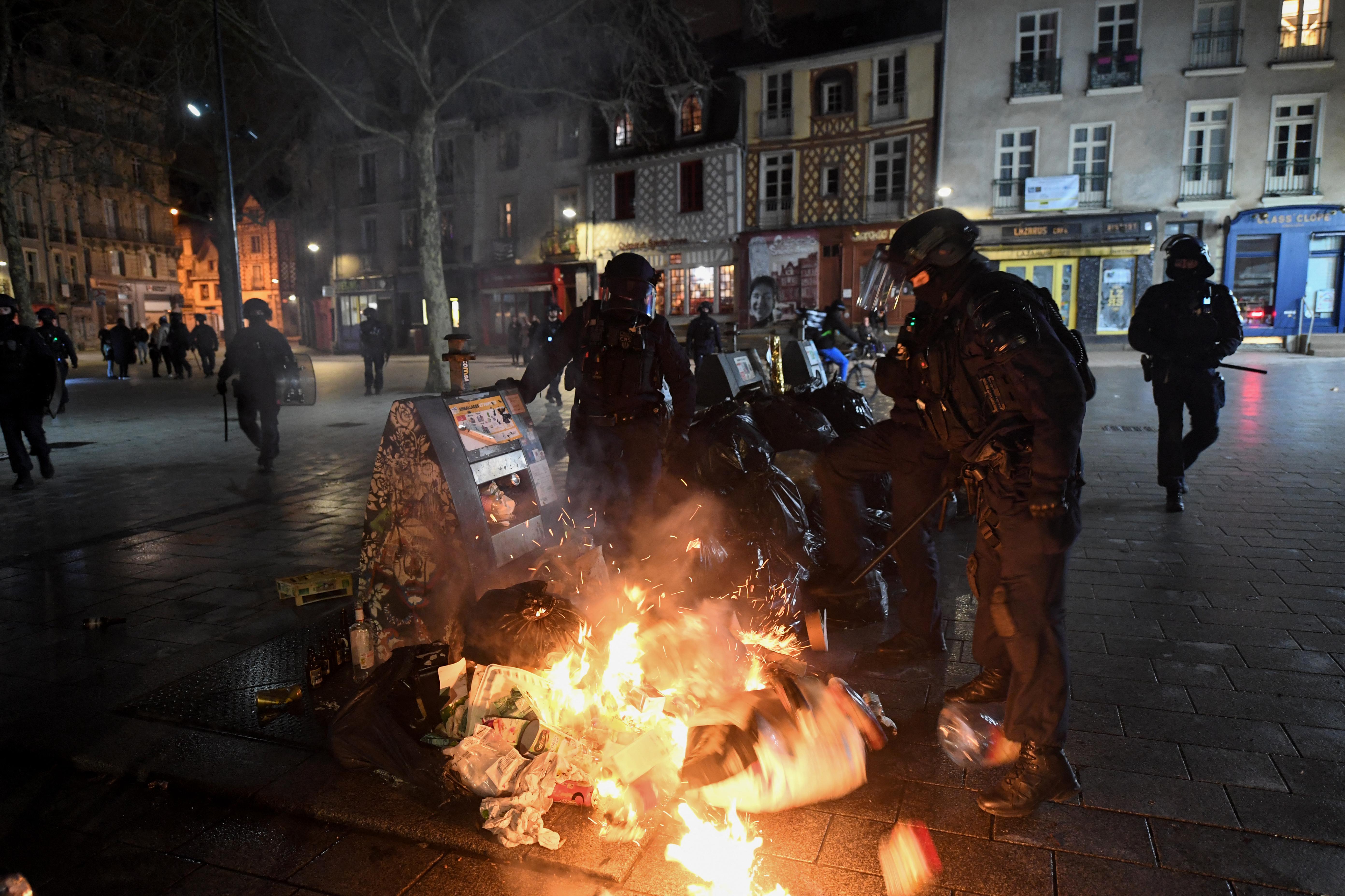 Francia, riforma pensioni: 169 arresti