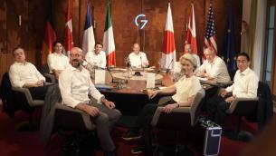 G7, Johnson e Trudeau 'sfottono' Putin