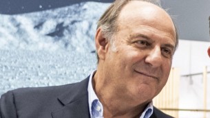 Gerry Scotti ci riprova: "Chiederò a Meloni come rinunciare alla pensione da parlamentare"