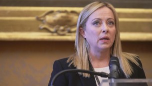 Guardian incorona Giorgia Meloni: "Uno dei politici più potenti d'Europa"