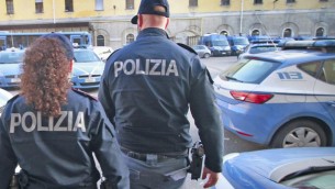 "Ho detto ora lo sfondo", le chat dei poliziotti arrestati per tortura a Verona