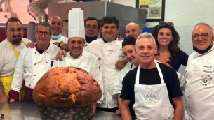 il-nuovo-panettone-alla-cipolla-rossa-di-tropea-calabria-igp