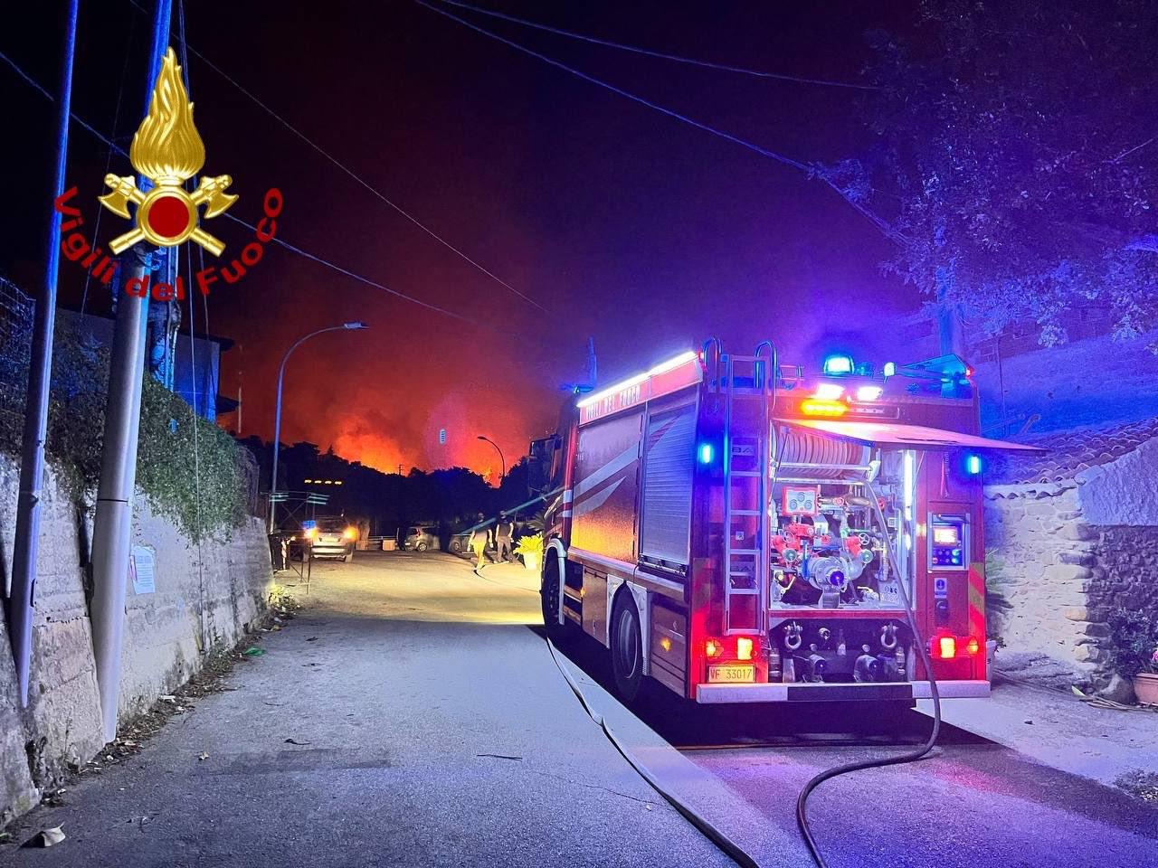 Incendi Sicilia, Palermo e tutta la provincia nella morsa del fuoco - Video
