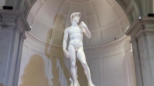 Licenziata in Usa per aver mostrato il David, Firenze la premia