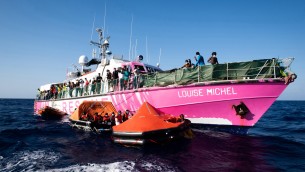 Louise Michel fermata a Lampedusa: stop a nave di Banksy, ecco perché