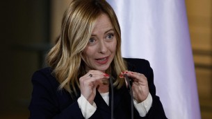 Meloni in Senato, microfono in tilt e botta e risposta con Renzi
