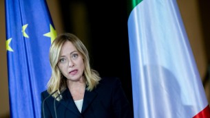 Meloni in Senato: "Rivedremo la norma sulle pensioni dei medici"