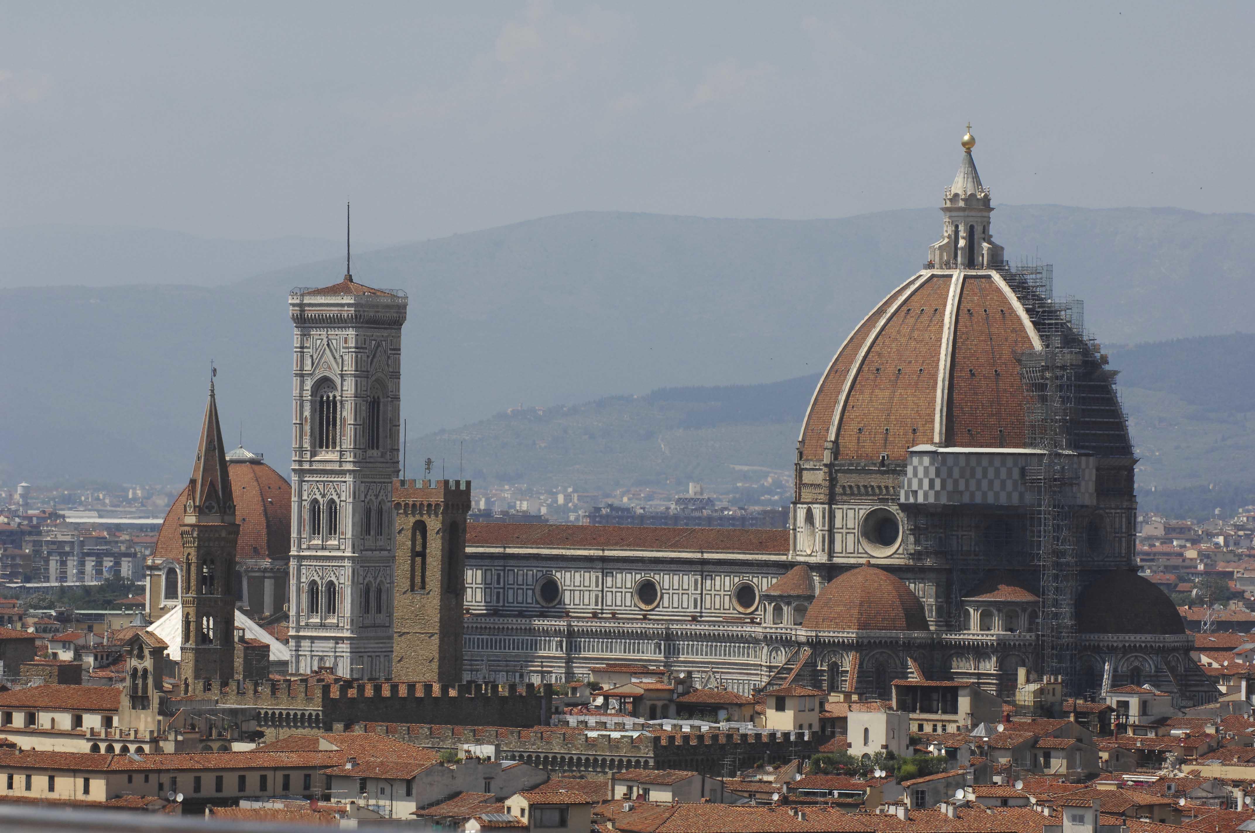 Meteo Firenze, caldo record: bollino rosso fino a 3 luglio