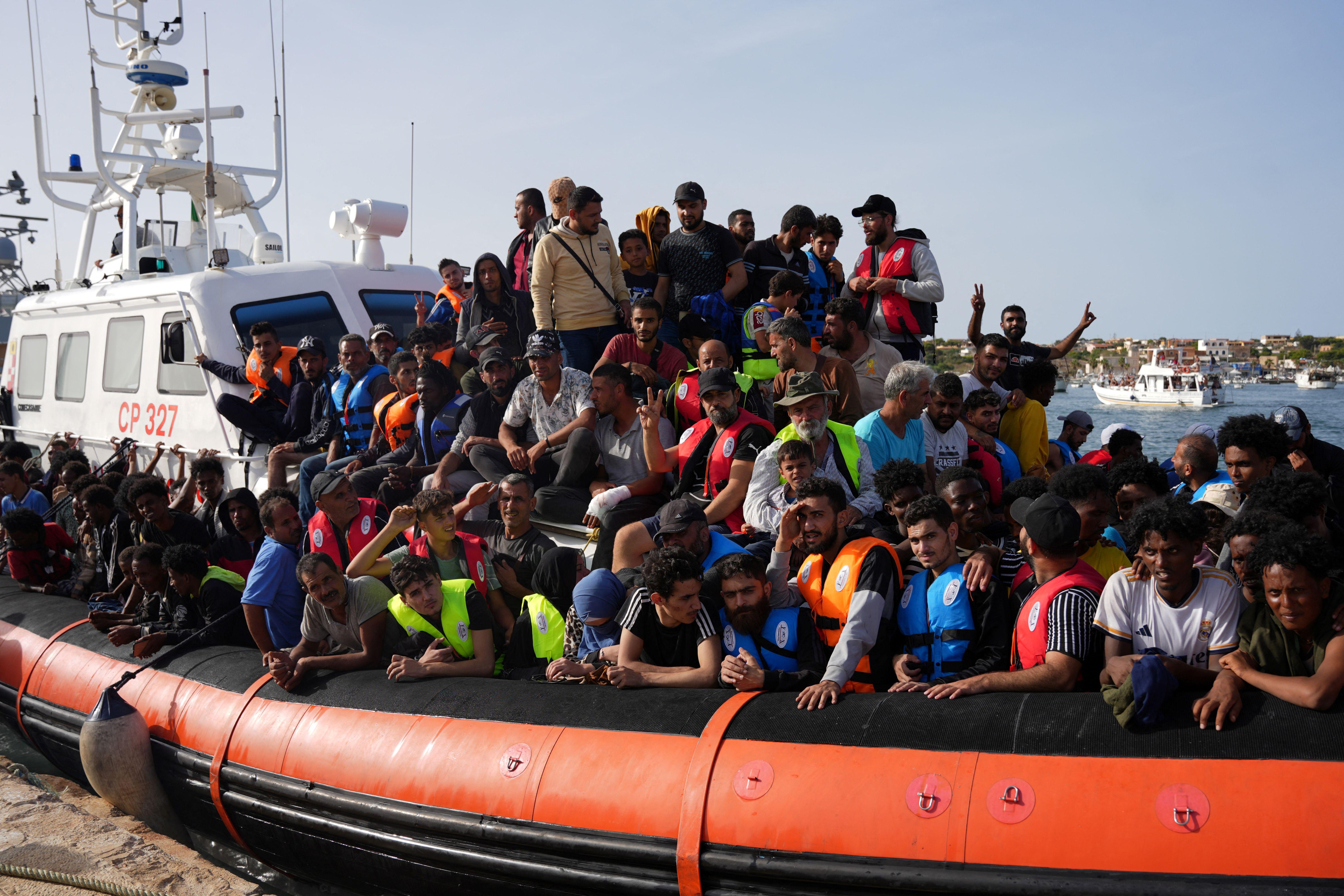 Migranti, stretta su espulsioni e respingimenti: le misure del nuovo decreto