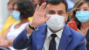 Pd, Decaro dedica a Zingaretti 'Se mi lasci non vale' - Ascolta