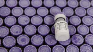 Pfizer, varianti e seconda dose: le news dall'Italia e dal mondo