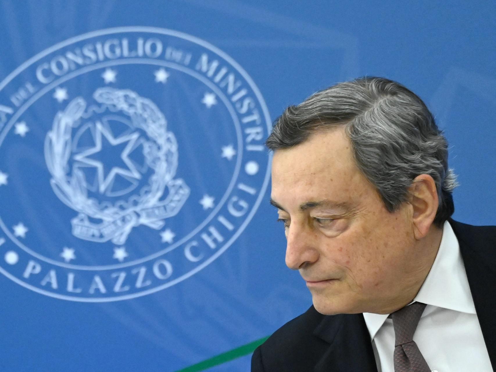 Quirinale, il silenzio di Draghi: "Su Colle non rispondo, governo avanti bene"