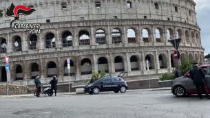 Roma, minori sfruttati per borseggi in centro: 64 indagati