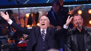 Sanremo 2023, Baudo: "Bel Festival, spero di resistere davanti a tv fino alla fine"
