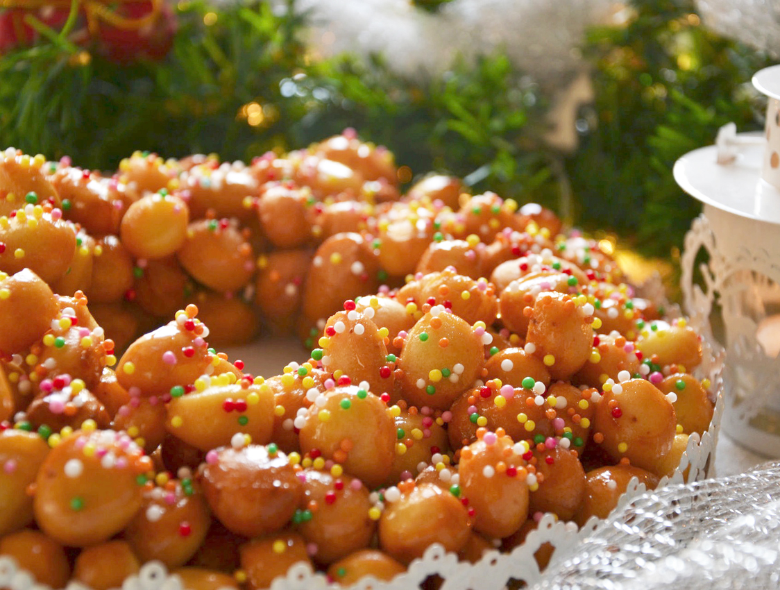 Dolci Natalizi Calabresi 1.Natale In Calabria L Antica Ricetta Della Pignolata Calabrese