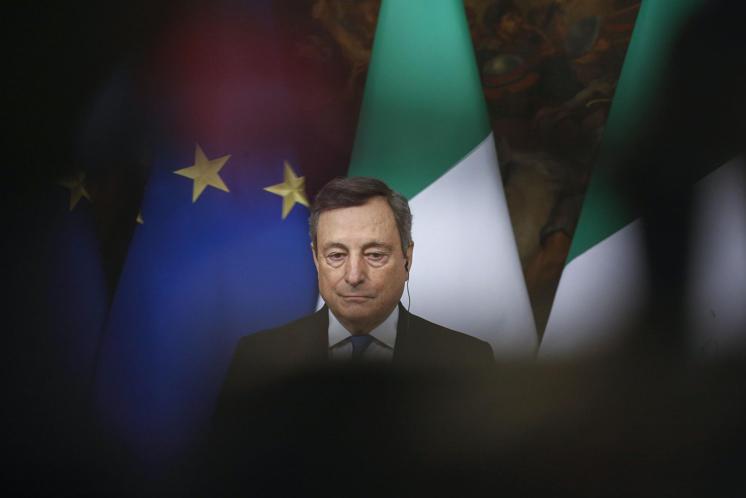Tensione nel governo, Draghi rientra a Roma: oggi Cdm sulle bollette