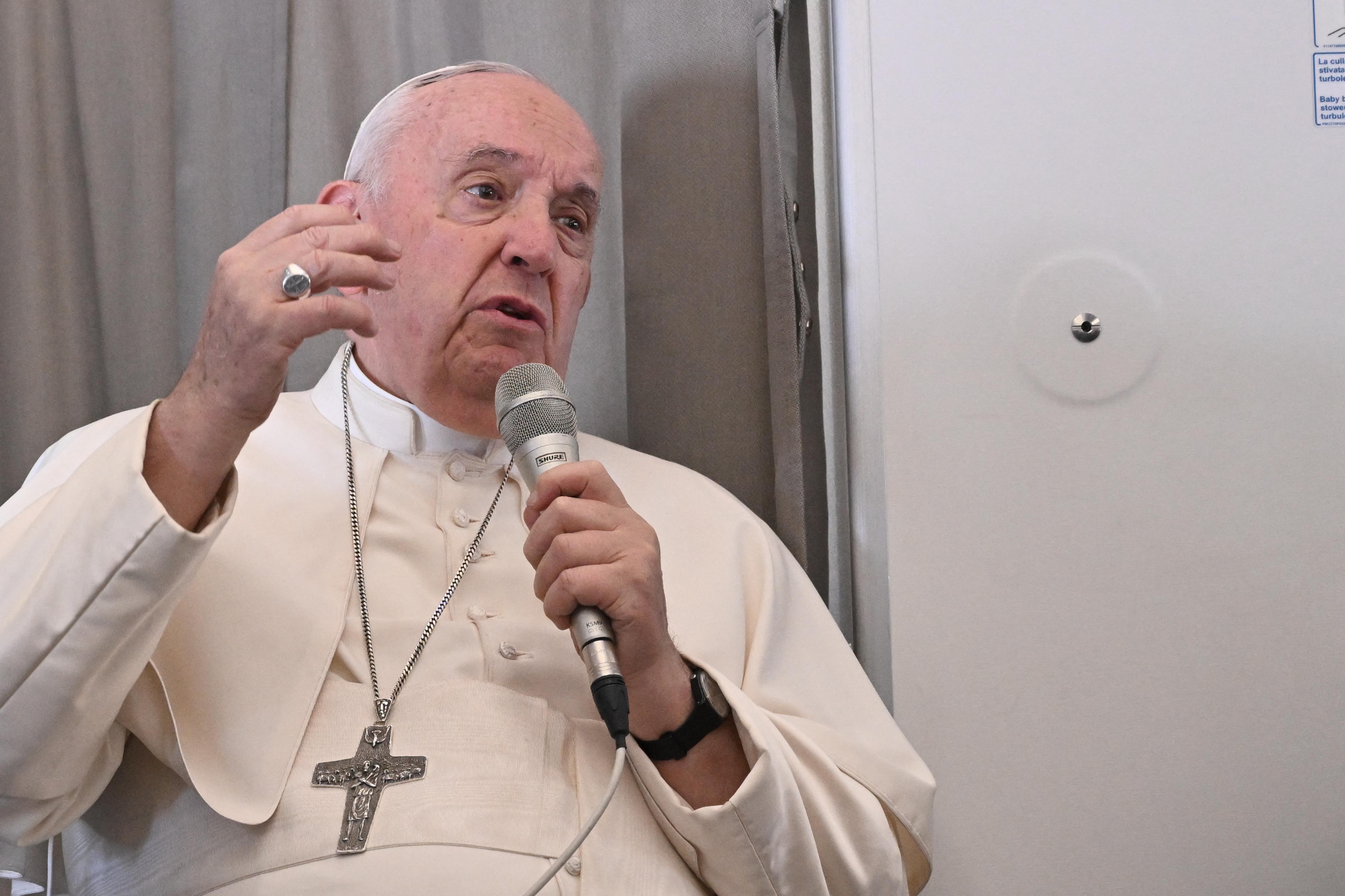 Ucraina, Papa: "Aperto a incontrare Zelensky e Putin"