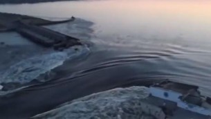 Ucraina-Russia, distrutta diga vicino Kherson: "Rischio inondazioni" - Video