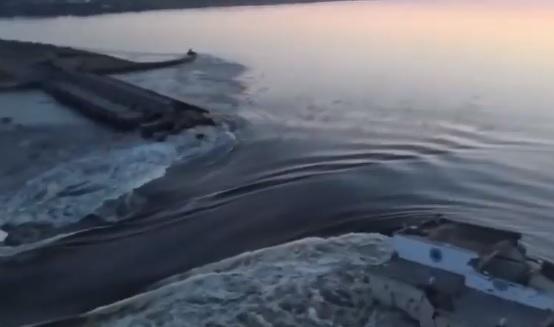 Ucraina-Russia, distrutta diga vicino Kherson: "Rischio inondazioni" - Video