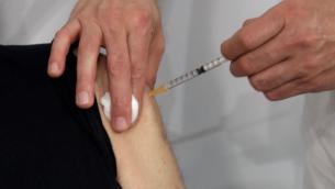 Vaccini Lazio, dal 27 maggio aperta prenotazione per maturandi