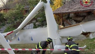 Varese, aliante cade nel giardino di una villa: salvo il pilota