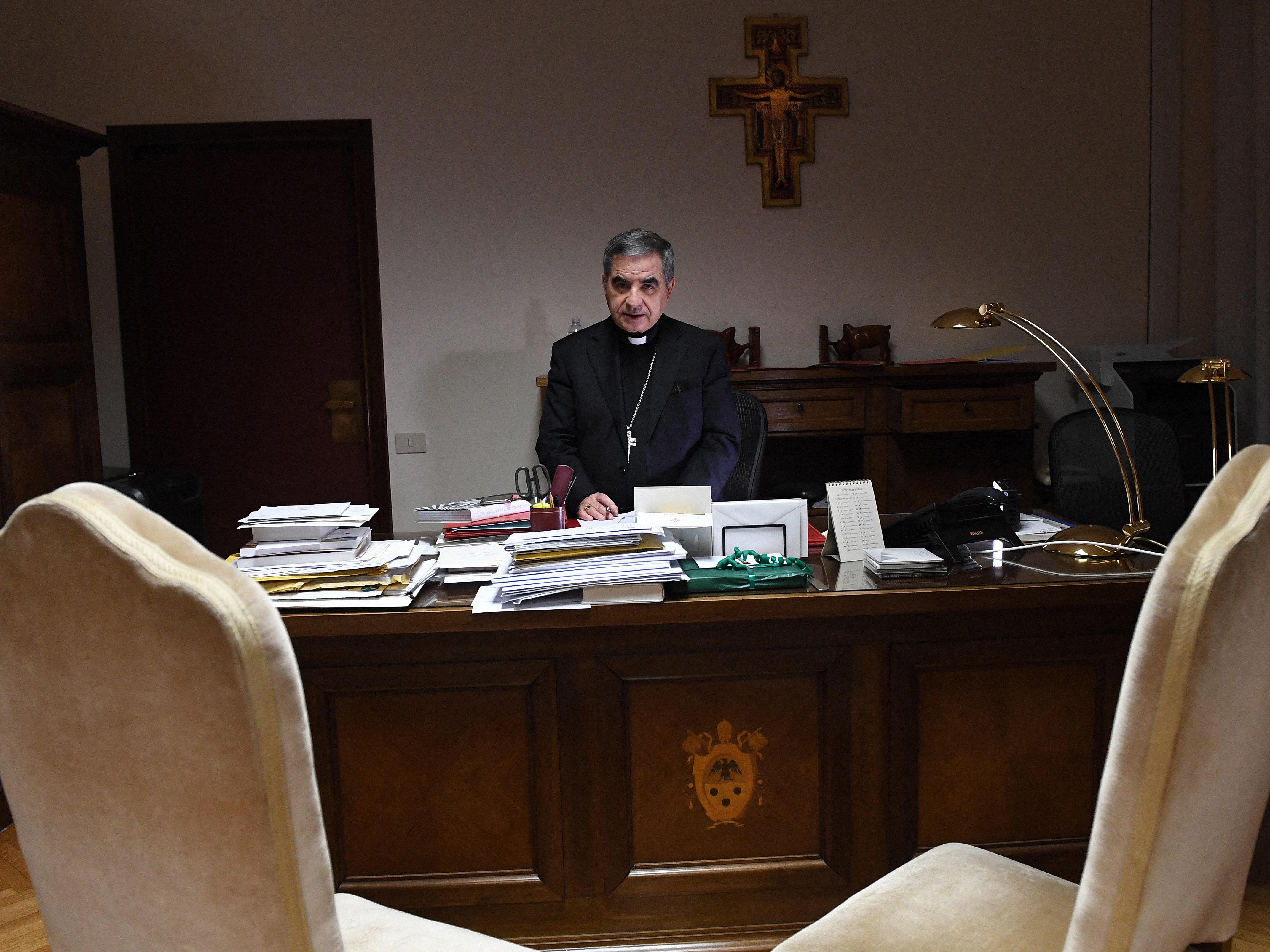 Vaticano, cardinale Becciu indagato per associazione a delinquere