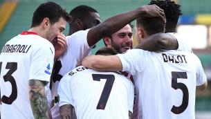 Verona-Milan 0-2, rossoneri non mollano l'Inter