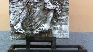 00-stele