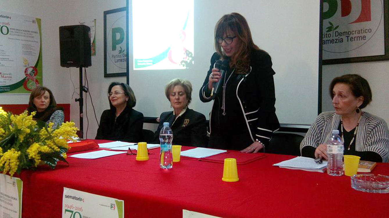 Da sinistra nella foto, Maria Antonietta De Fazio, Doris Lo Moro, Tina Mazza, Mariolina Tropea e Annamaria Persico