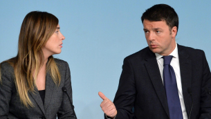 Il presidente del Consiglio Matteo Renzi con il ministro per le Riforme e Rapporti col Parlamento Maria Elena Boschi