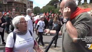25 aprile, Vauro 'contestato' in piazza: "Ma cosa dice?"