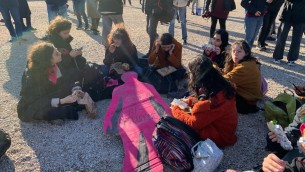 25 novembre, corteo a Roma contro la violenza sulle donne