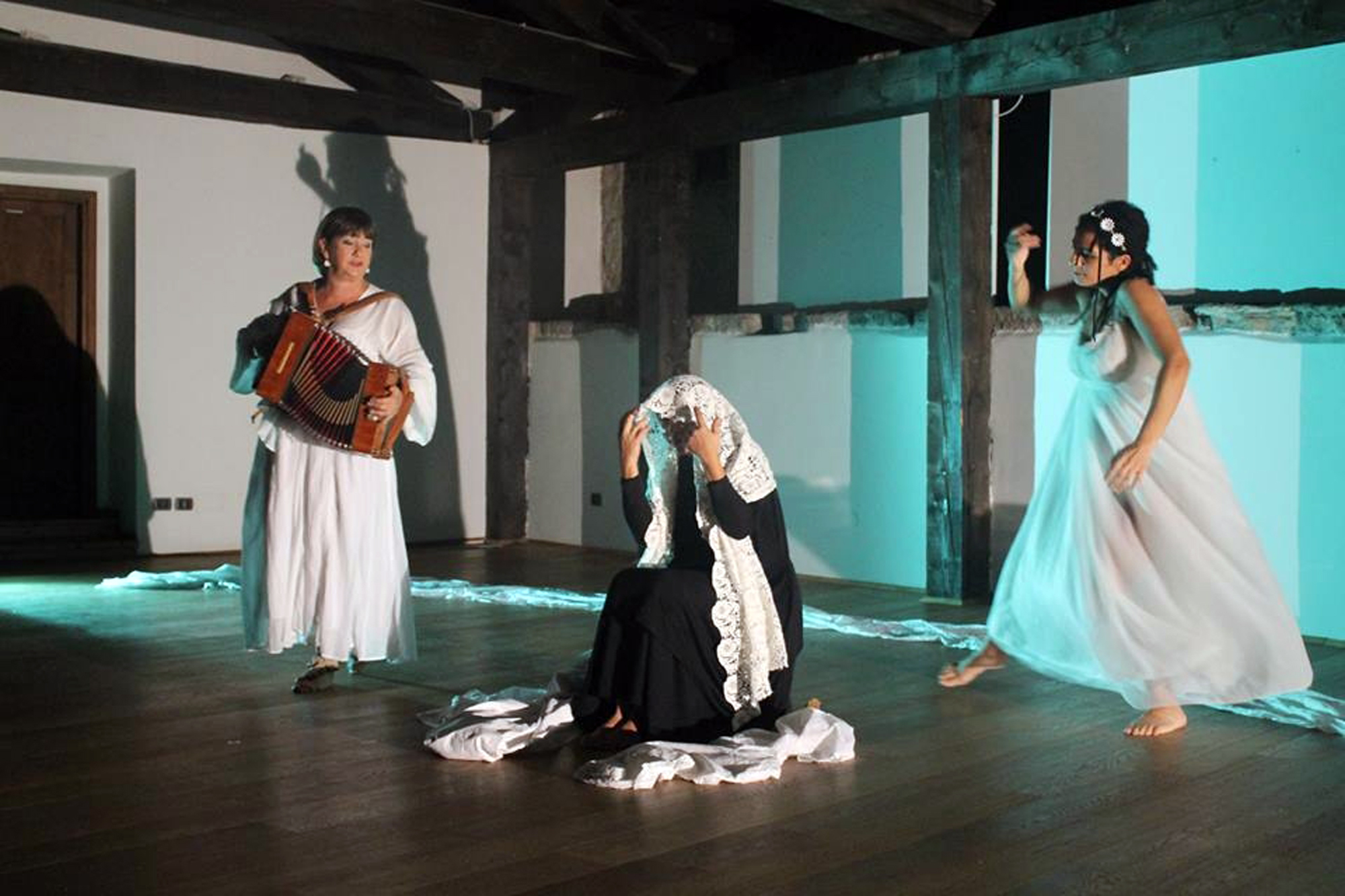 Medea a Camarinas della compagnia «Teatro B. Brecht», domani al Teatro Grandinetti di Lamezia