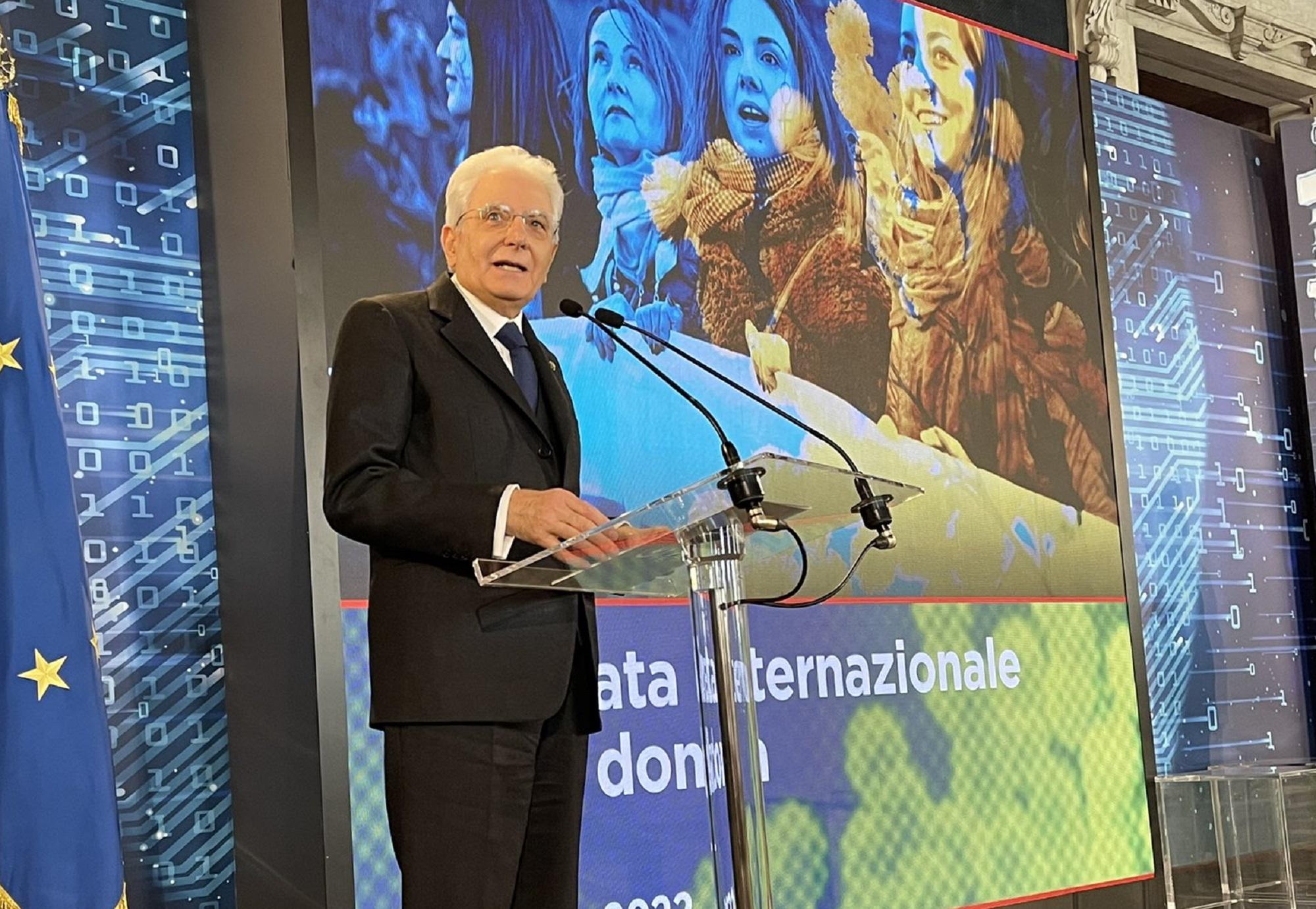 8 marzo, Mattarella: "Sconfitta donne che lasciano lavoro dopo nascita figlio"